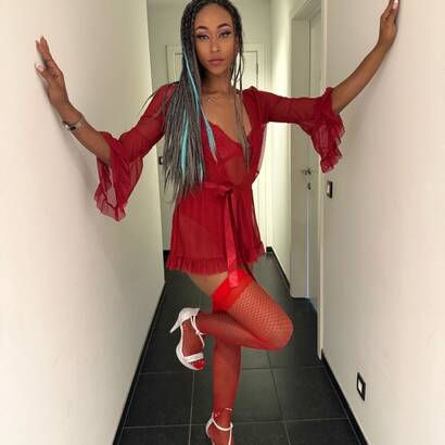 Latina très chaude et fêtarde