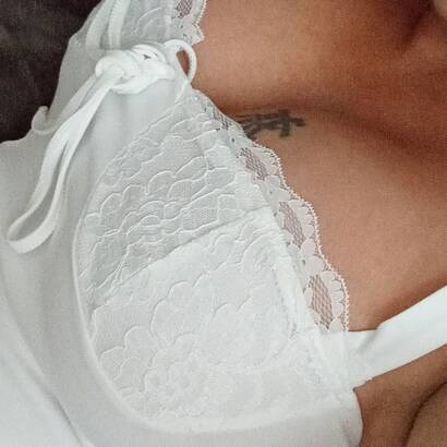 Laura  massage tantra