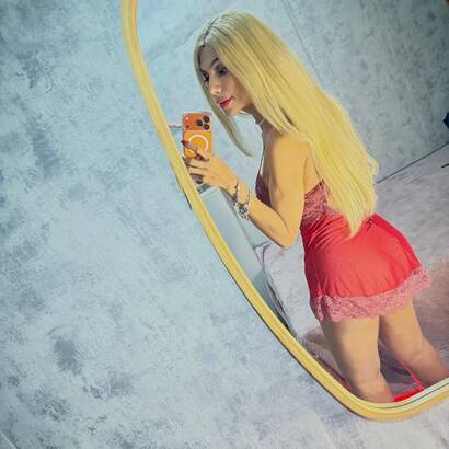 Katy trans blonde chaude XXL