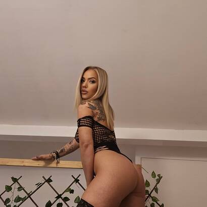 Adelina belle blonde