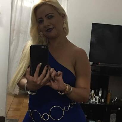 Lorena Blonde très sexy