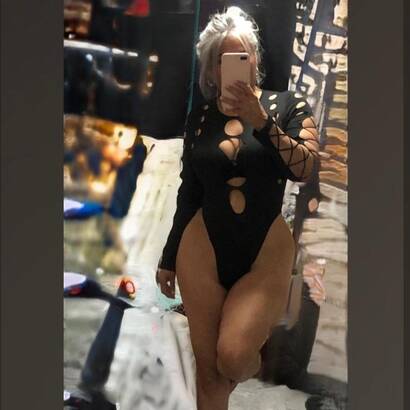 Lucia mature refine et sensual