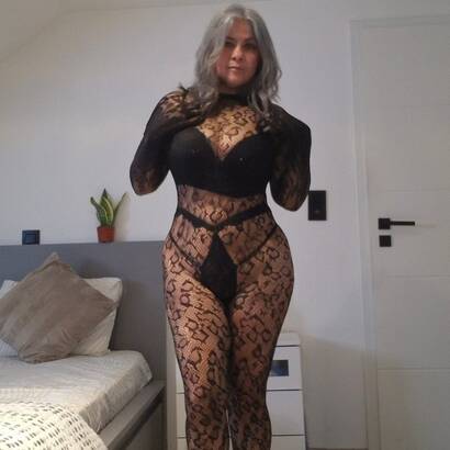 Lucia mature refine et sensual