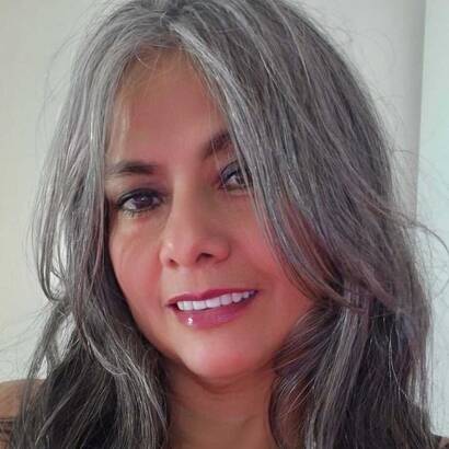 Lucia mature refine et sensual