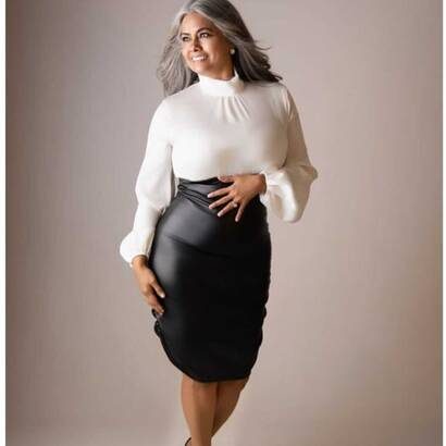 Lucia mature refine et sensual