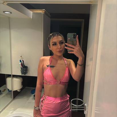 reine de la fellation🤫