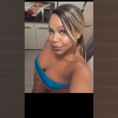 Salut, je suis Amorena, la belle