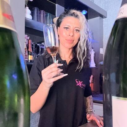 Bar l\'Xtase Zen Hôtesses champag