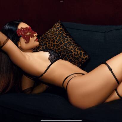 Nina - belle brunette