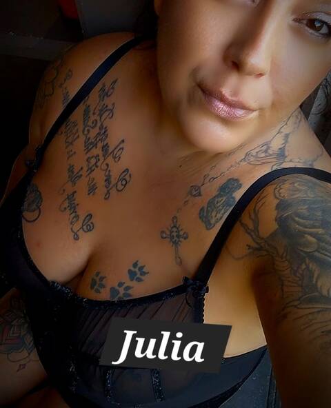 Julia ~  les mille et une caresse