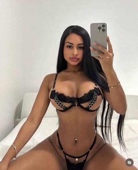 Olivia Super girlfriend