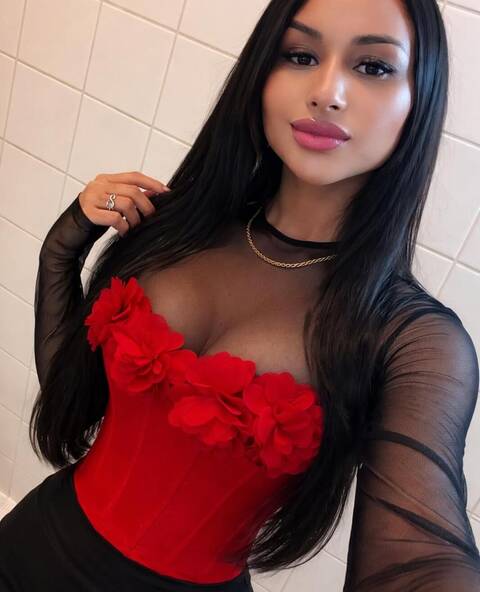 Olivia Super girlfriend