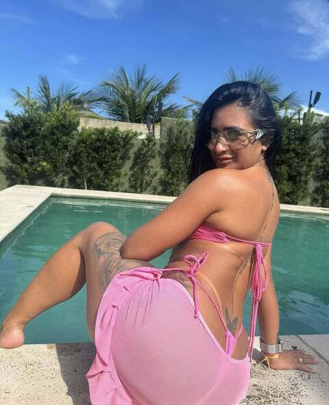 Vitoria super girlfriend