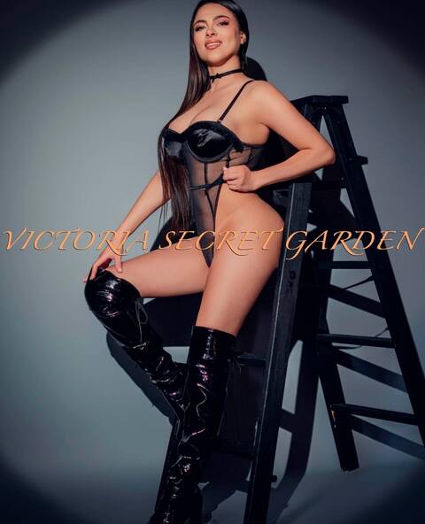 VICTORIA SECRET GARDEN