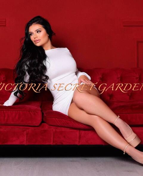 VICTORIA SECRET GARDEN