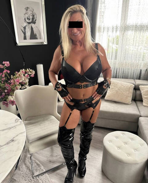 ILONA  MATURE - MILF