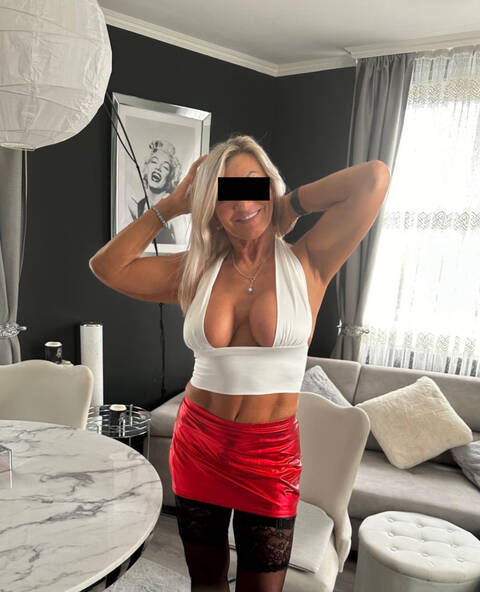 ILONA  MATURE - MILF