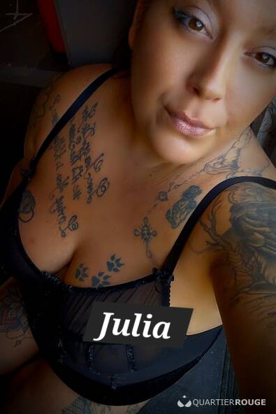 Julia ~  les mille et une caresse