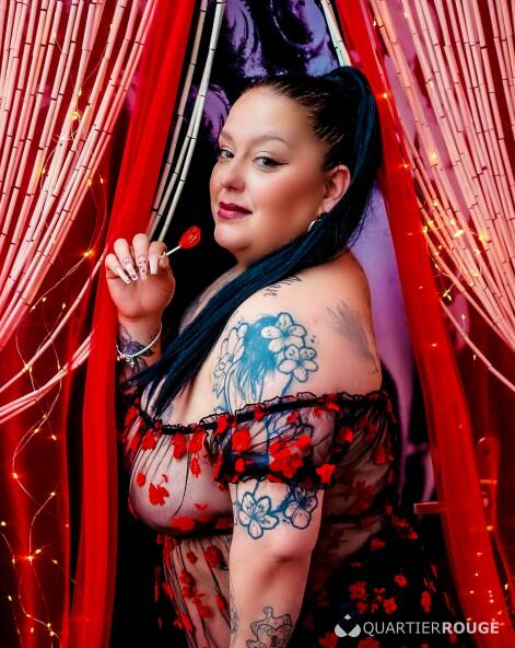 Julia ~  les mille et une caresse