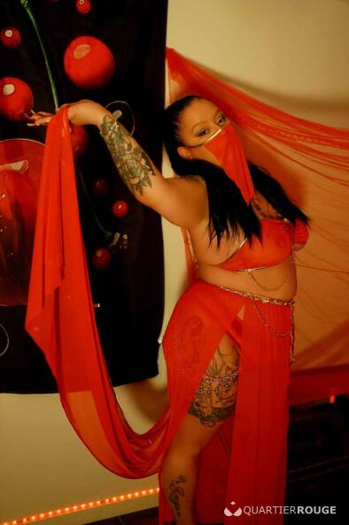 Julia ~  les mille et une caresse