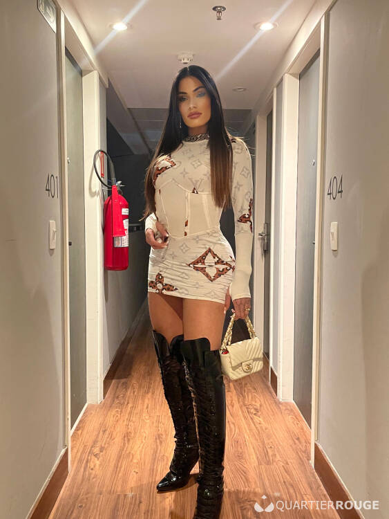 Priv&eacute; Angelica Fennty