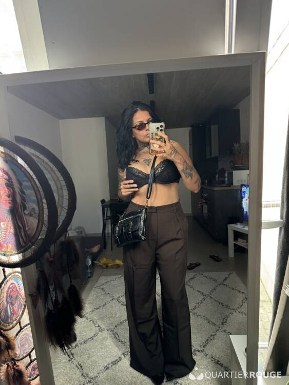 Privé Gabriela Souza