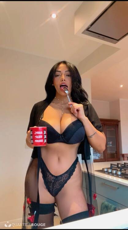 Priv&eacute; Bella Oliveira