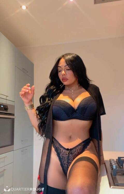 Privé Bella Oliveira