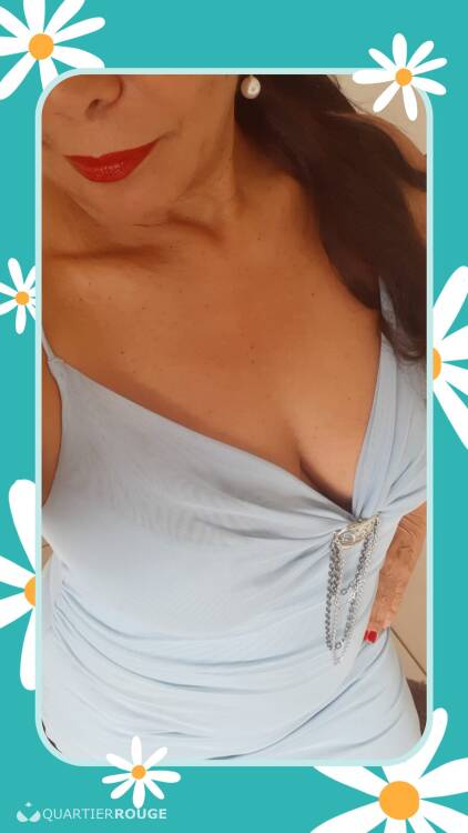 Priv&eacute; Nelliy Sofa