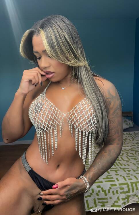 Privé Julia Ferraz
