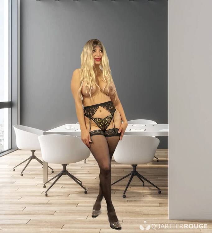 Priv&eacute; Mallu  sexy