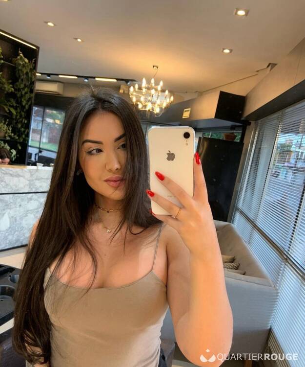 Privé Jessica Latina