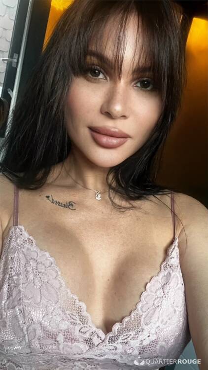 Priv&eacute; Anna Riley