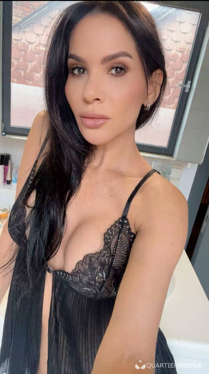 Priv&eacute; Anna Riley