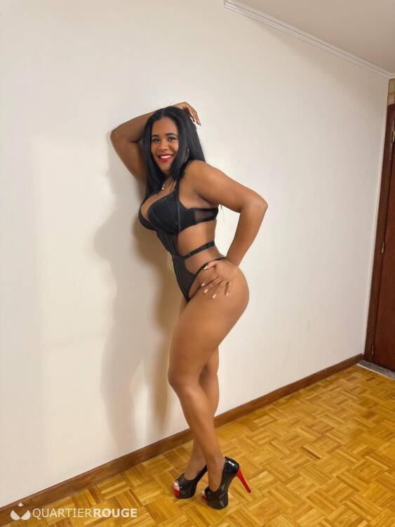 Priv&eacute; Thaynara