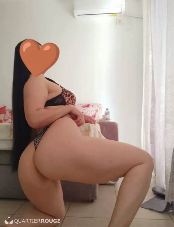 Escort Adina