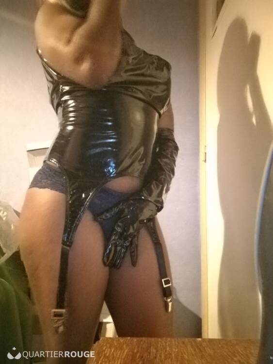 Escort Jess black