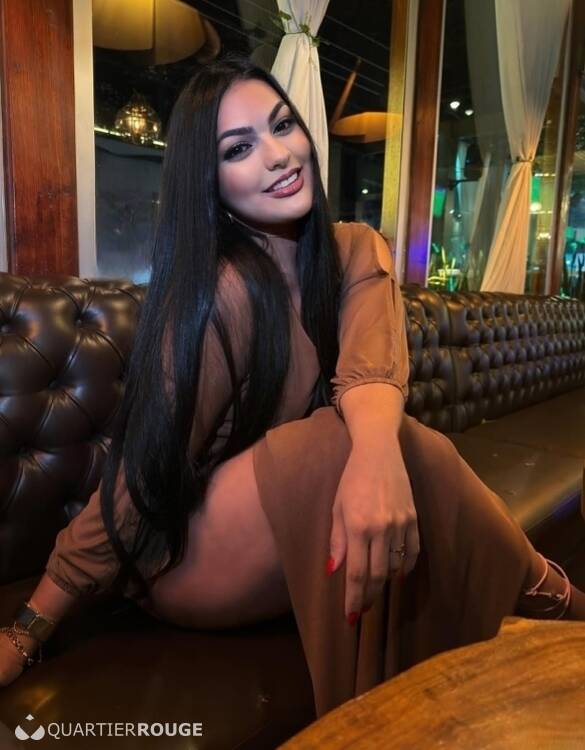 Priv&eacute; Yasmin hot