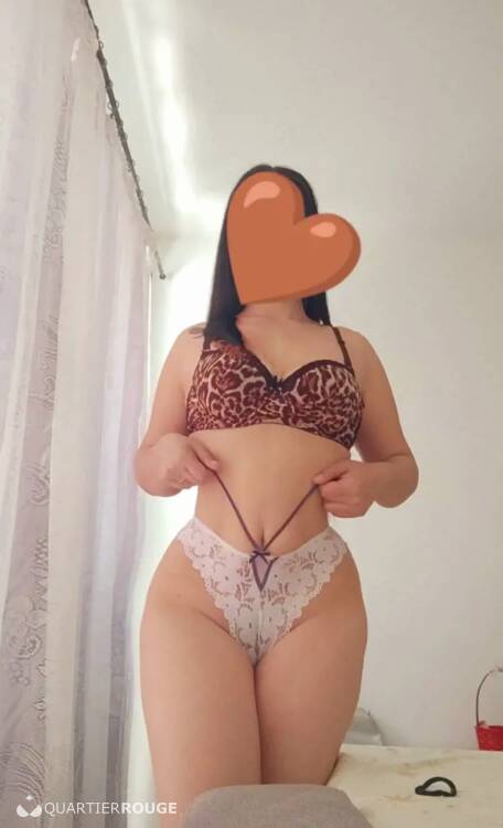 Escort Roxi