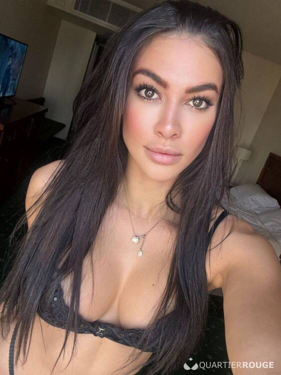 Privé Giulia réservé aux hommes sérieux