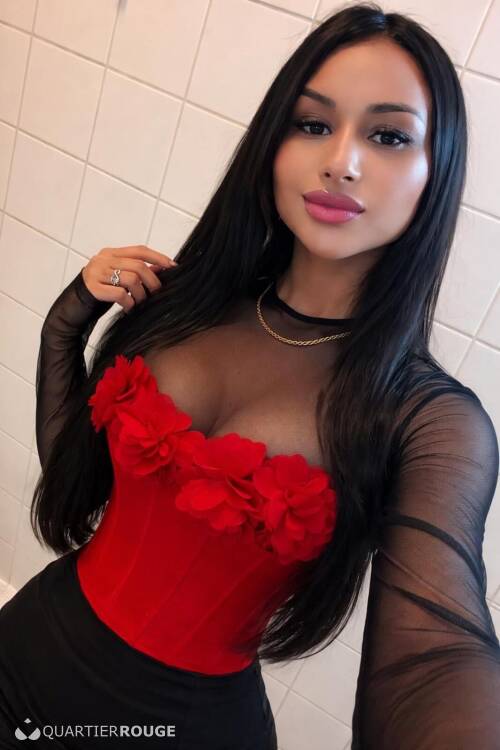 Priv&eacute; Olivia Super girlfriend