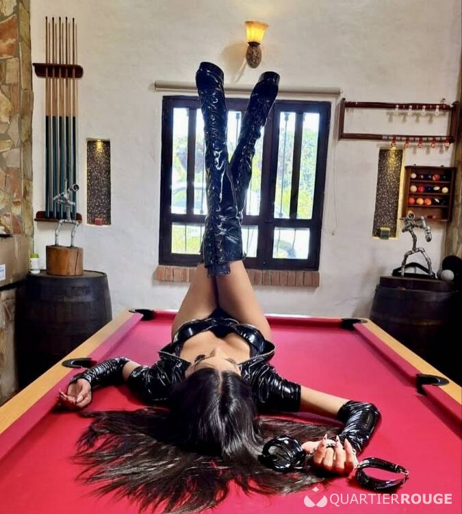 Priv&eacute; Flavia trans