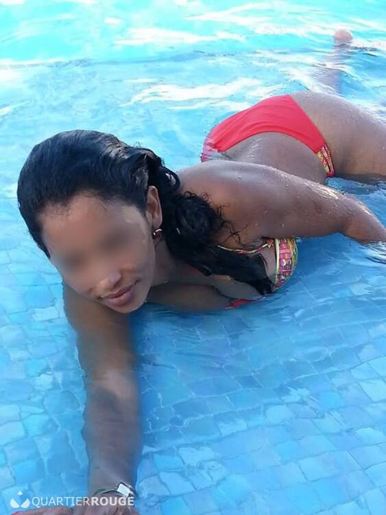 Priv&eacute; Party girl!!