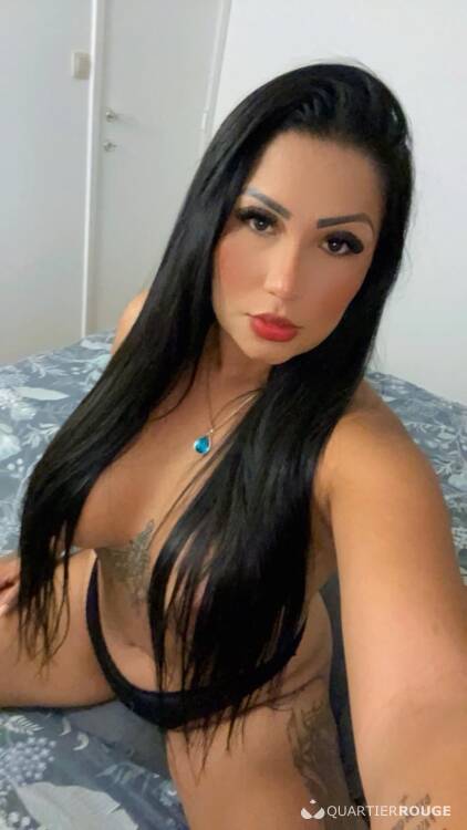 Privé Bruna baiser avec la langue