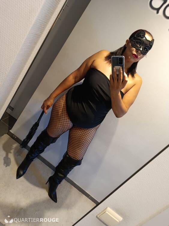 Privé NIKOLLY DOMINATRIZ