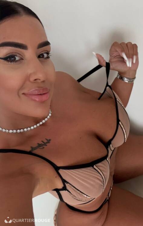 Escort Clara