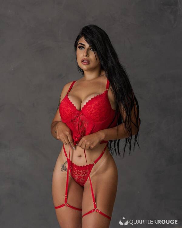 Privé BRUNA CALIENTE