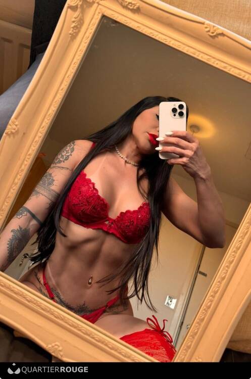 Priv&eacute; Ester reine de la fellation