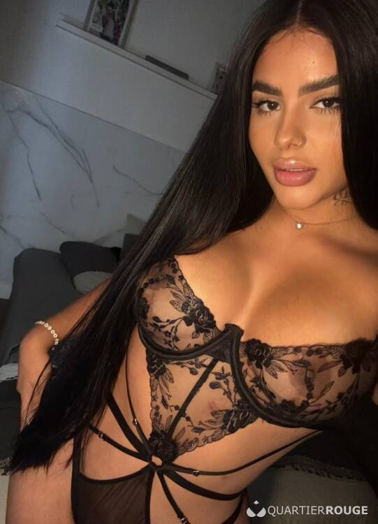 Priv&eacute; Safyra chaud