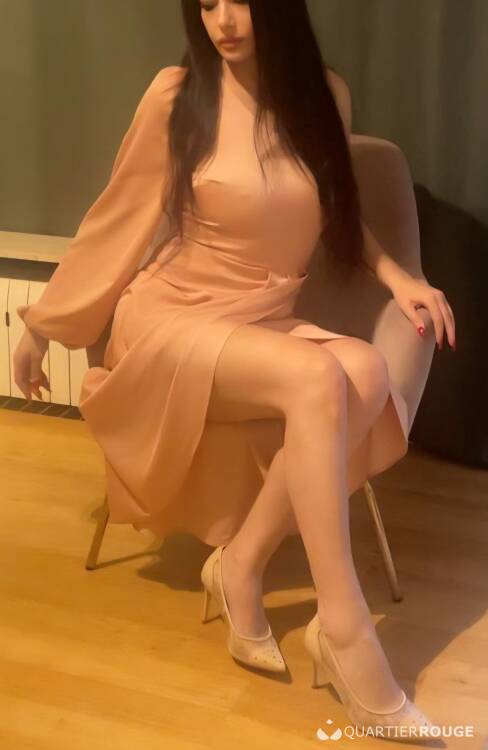 Priv&eacute; Lady Monica